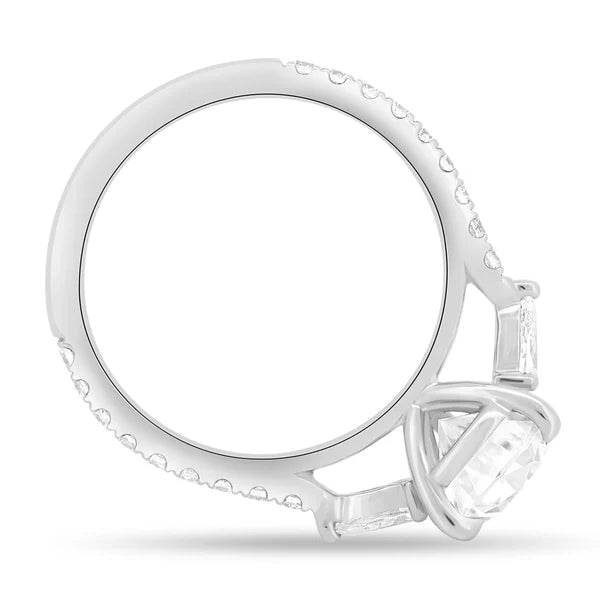 Solitaire Pear Side Stones Pavé
