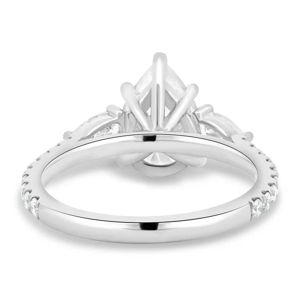 Solitaire Pear Side Stones Pavé