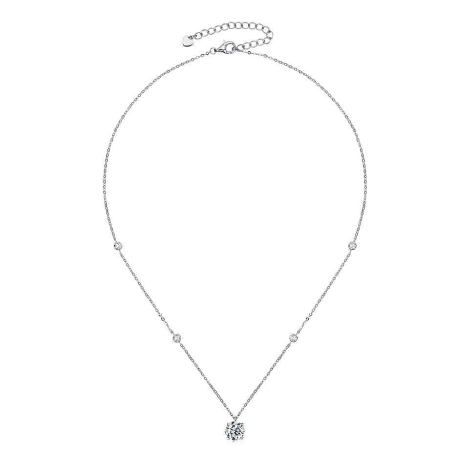 2 carats round pendant