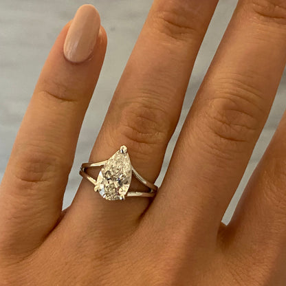 2ct split shank lab grown diamond